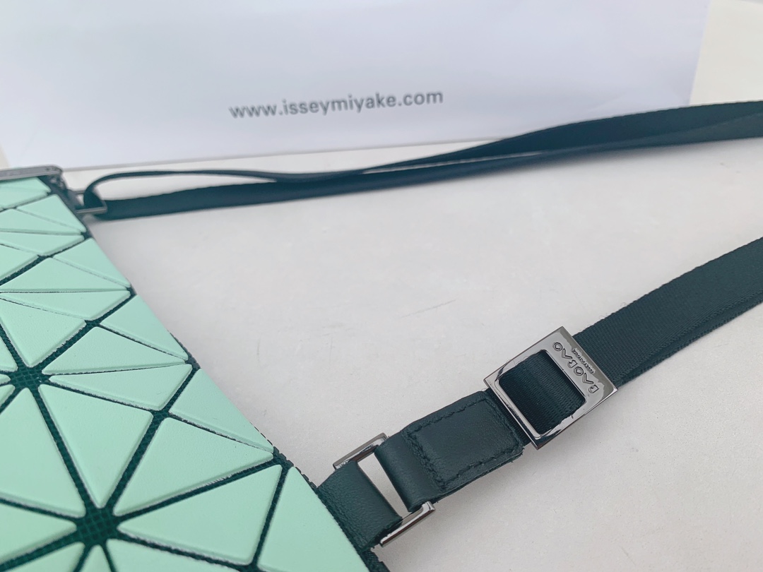 Isseymiyake三宅一生Prise 撞色拼接袋鼠包包AG546