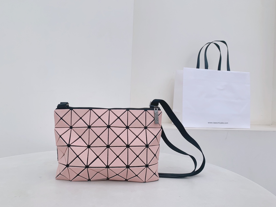 Isseymiyake三宅一生Prise 撞色拼接袋鼠包包AG546