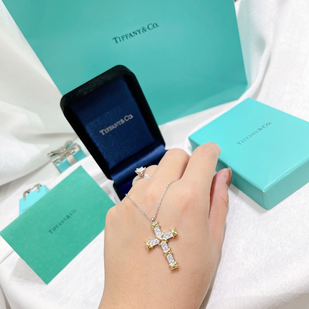 Tiffany & Co. Cross Pendant Necklace in Silver and Gold with Diamonds 9 i1647934953 2444 6