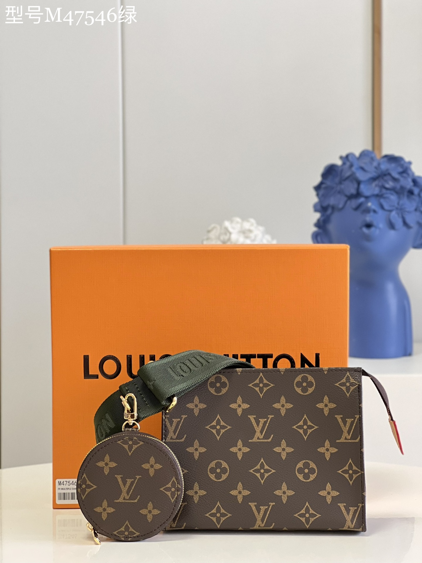 NO:398431,[Exclusive real photo of M47546 old-fashioned green] Monogram canvas wash bag, the lining is made of washable materials, and can be easily placed in the handbag. It is paired with adjustable shoulder straps and a small coin wallet, making it more convenient!  Size 19.0x15.0x6.0cm z.,LV【original leather】,louis vuitton,wallets19860909【独家实拍M47546老花绿色】Monogram帆布盥洗袋,衬里采用可水洗质料制造,可轻易放入手袋中.搭配可调节肩带,加上小零钱包,更加的方便！尺寸19.0x15.0x6.0cm z.,LV【原厂皮】,louis vuitton,wallets,Bag