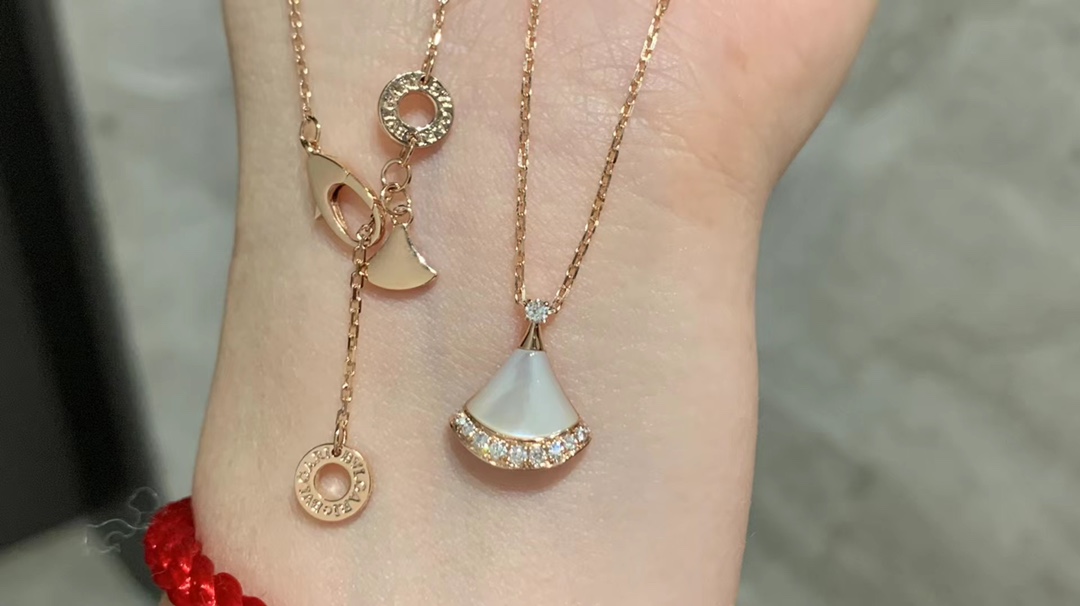 Bvlgari 宝格丽小裙子白贝 版本18k