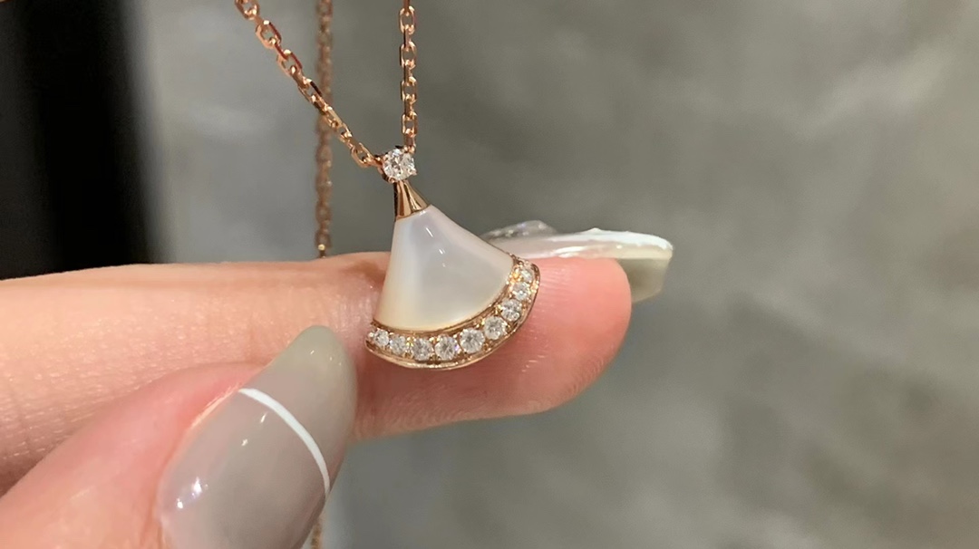 Bvlgari 宝格丽小裙子白贝 版本18k
