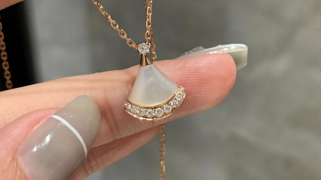 Bvlgari 宝格丽小裙子白贝 版本18k