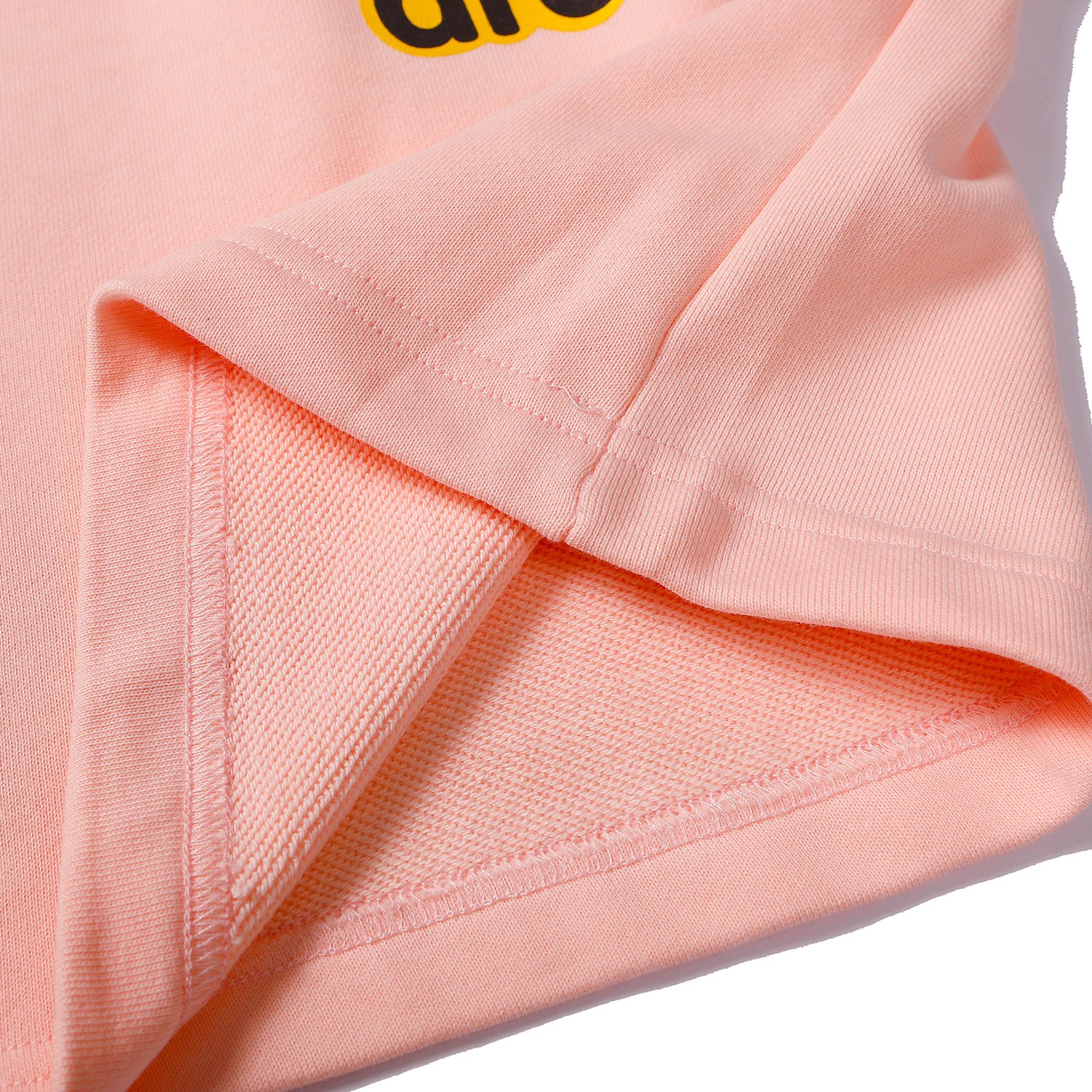 “Drew Leisure High Street Campaign: Tampon-Filled Shorts for Relaxation and Style” - 图片 4