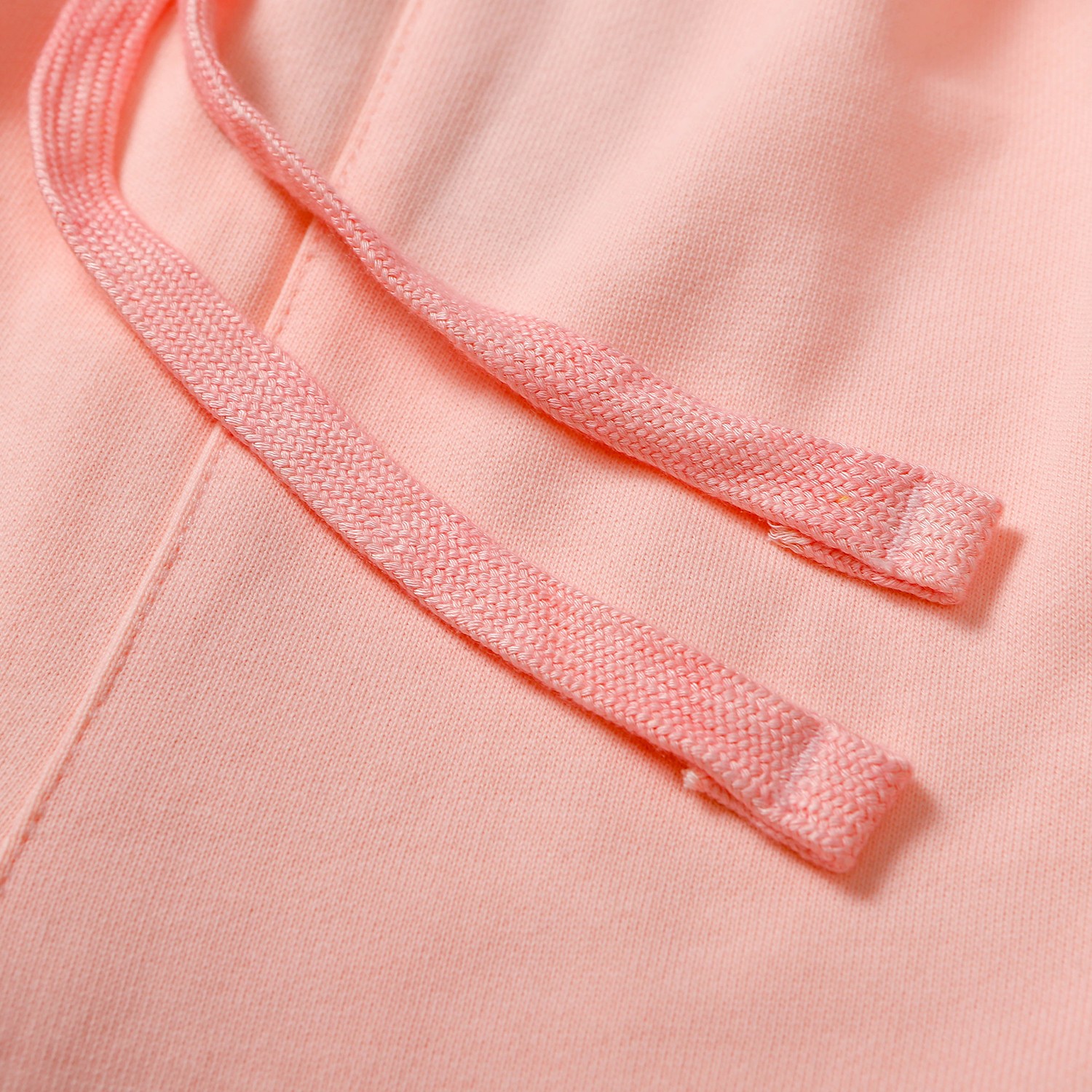 “Drew Leisure High Street Campaign: Tampon-Filled Shorts for Relaxation and Style” - 图片 5