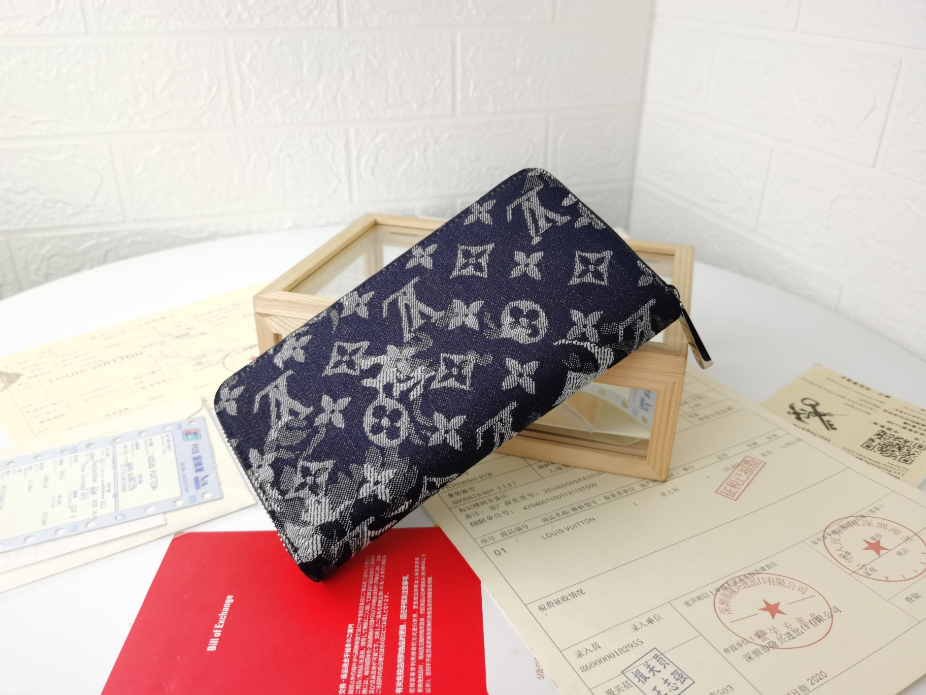 オーガナイザー・デュボッシュ M80033 - 後現代的デザインのポケット付きキャンバス