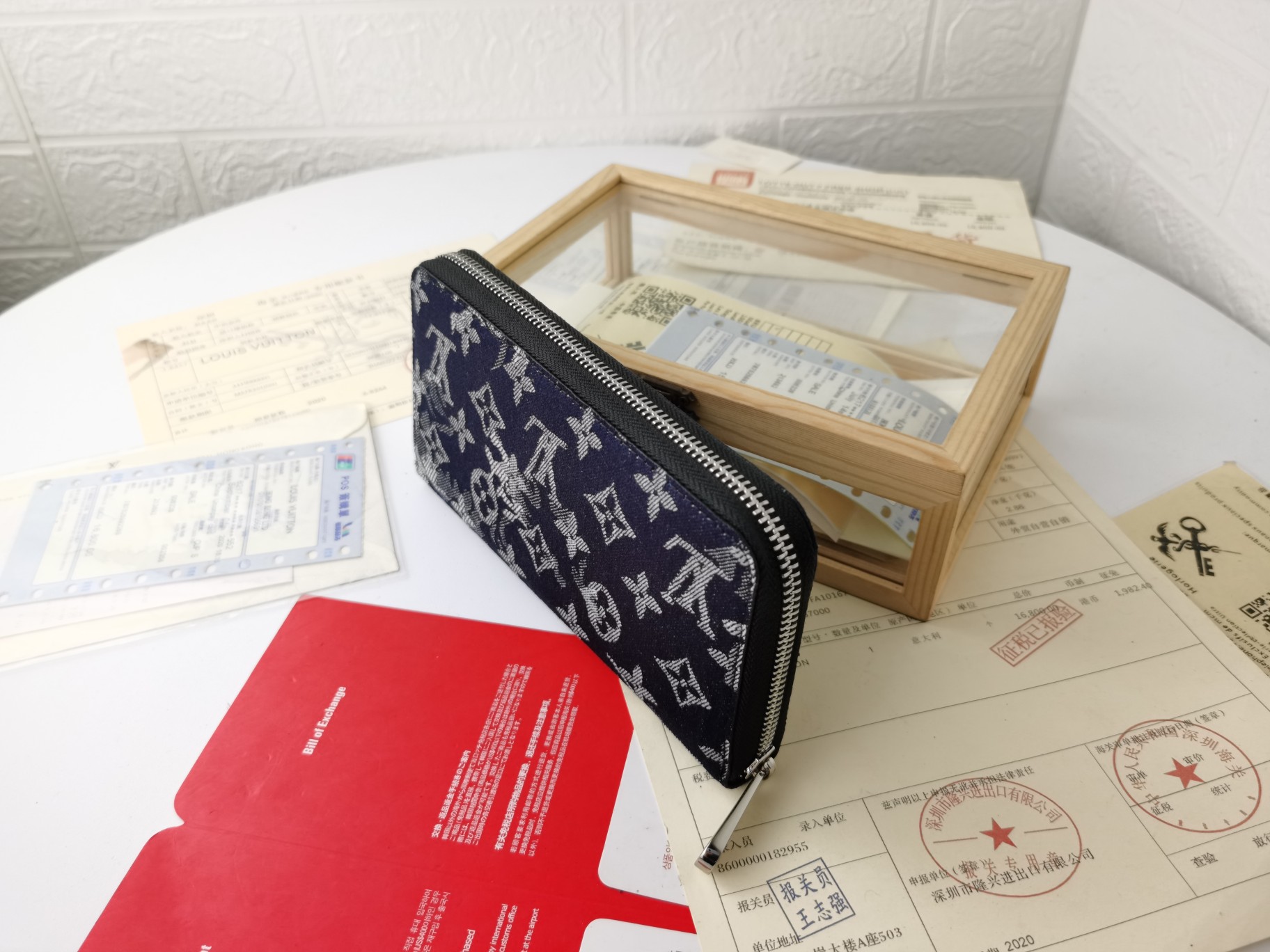 オーガナイザー・デュボッシュ M80033 - 後現代的デザインのポケット付きキャンバス