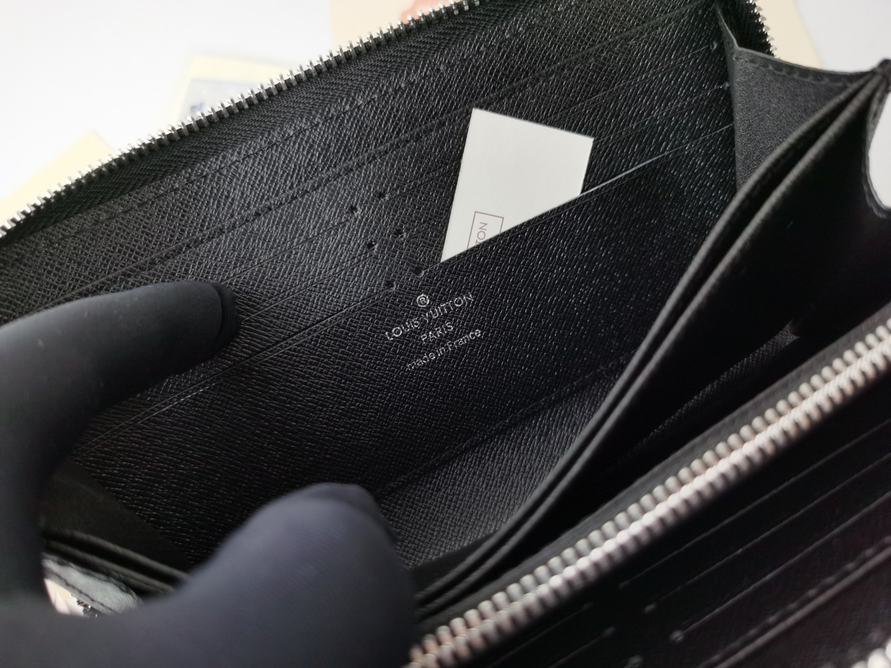 オーガナイザー・デュボッシュ M80033 - 後現代的デザインのポケット付きキャンバス