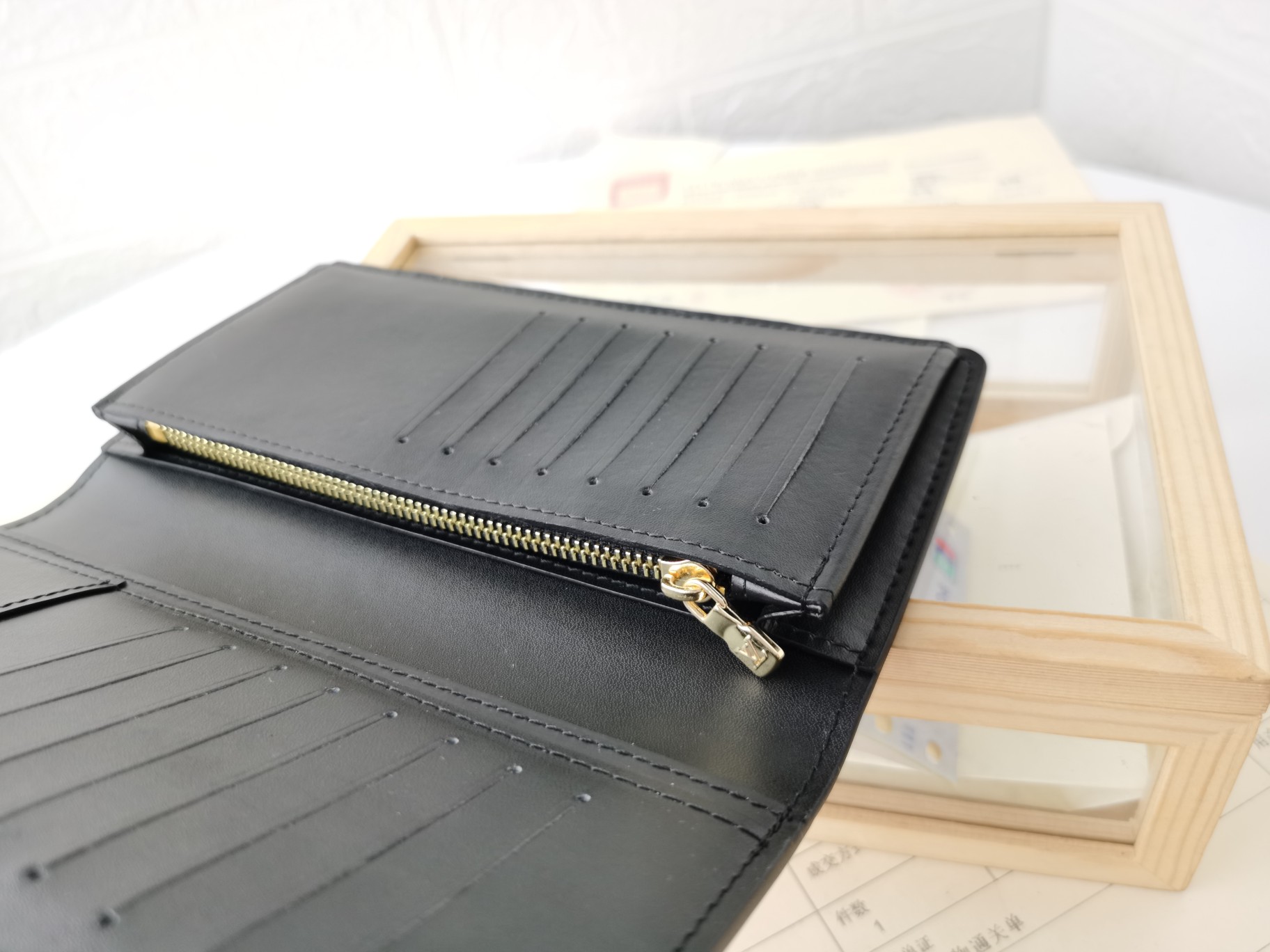 BRAZZA 財布 - 粒面皮革と多機能デザイン