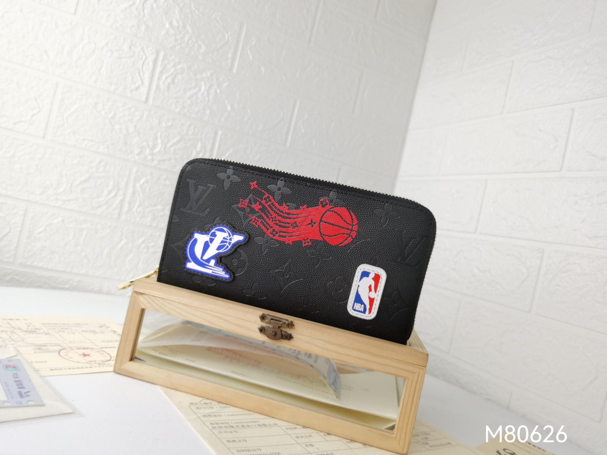 Zippyラウンドファスナー財布 NBAシリーズ M60017 大サイズモノグラム