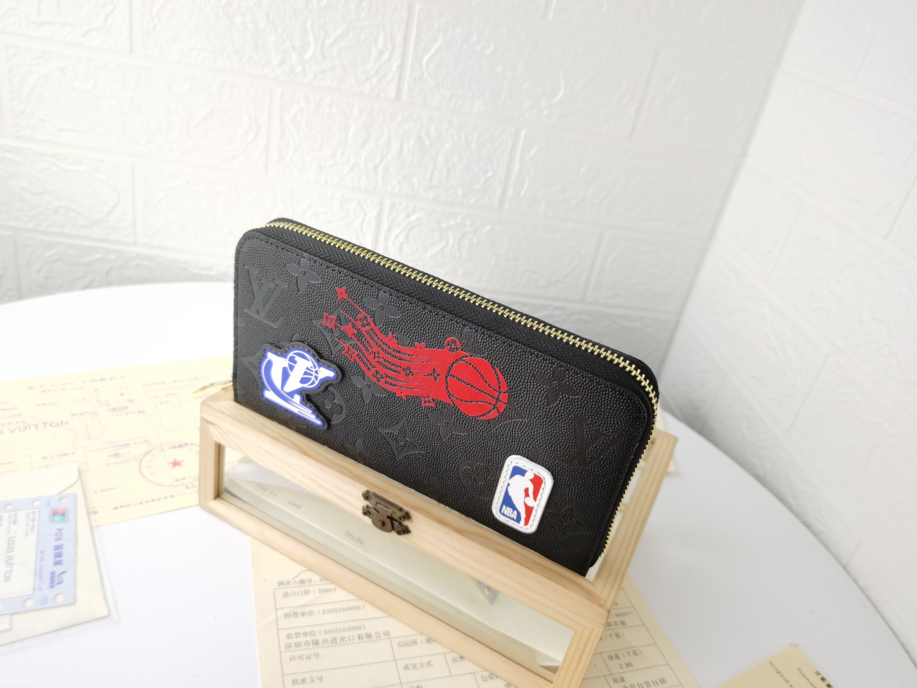 Zippyラウンドファスナー財布 NBAシリーズ M60017 大サイズモノグラム