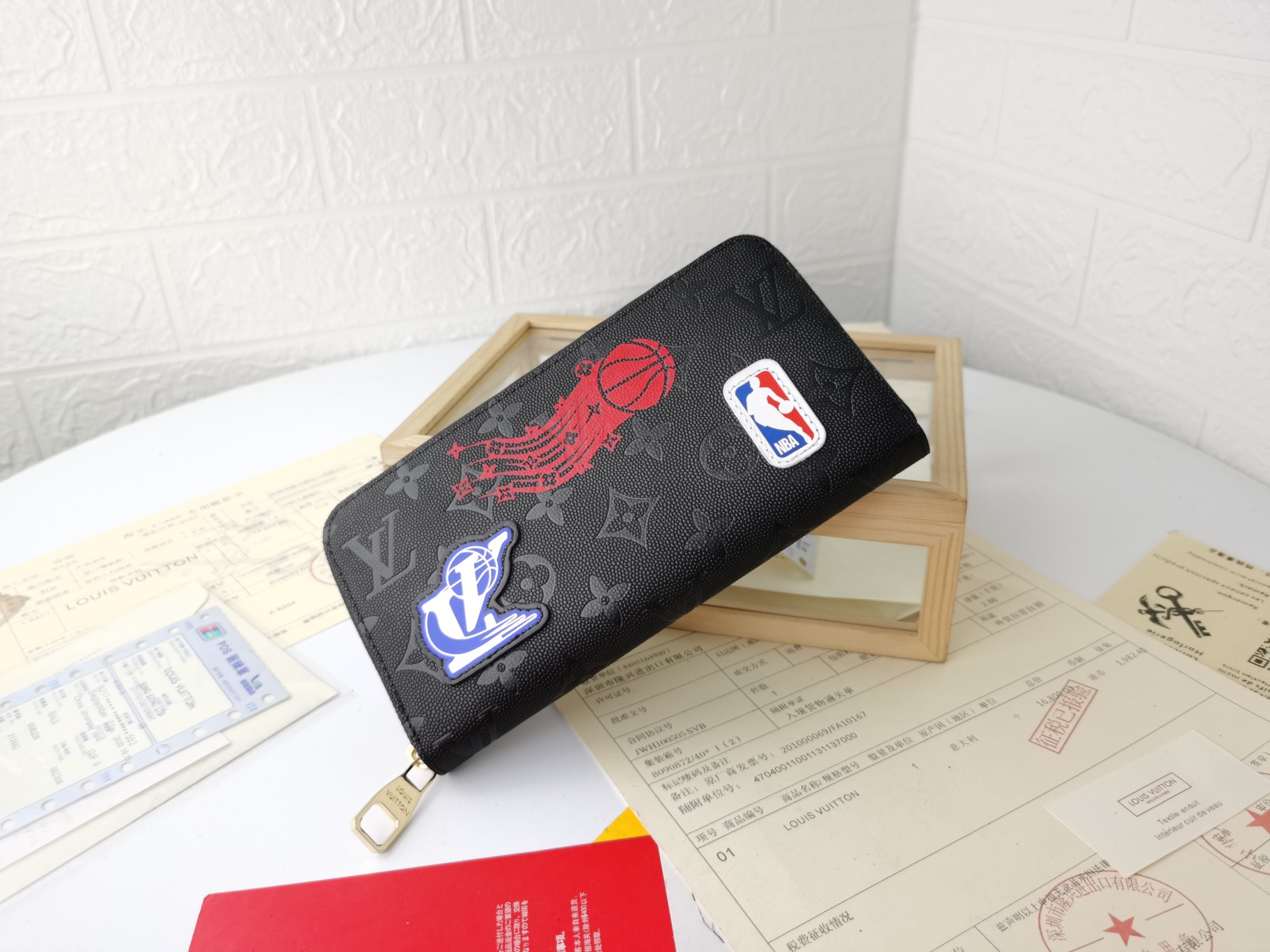 Zippyラウンドファスナー財布 NBAシリーズ M60017 大サイズモノグラム