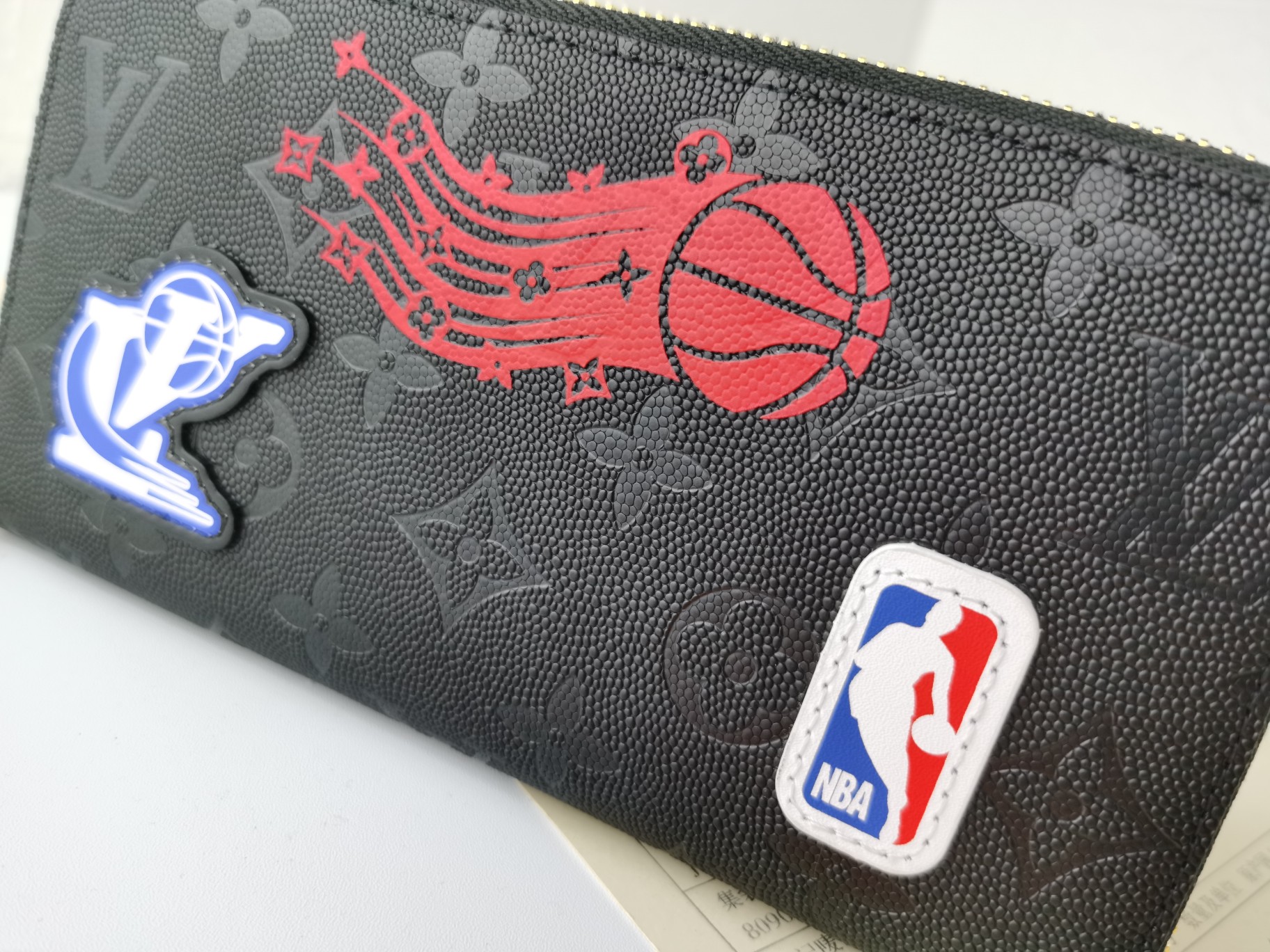 Zippyラウンドファスナー財布 NBAシリーズ M60017 大サイズモノグラム