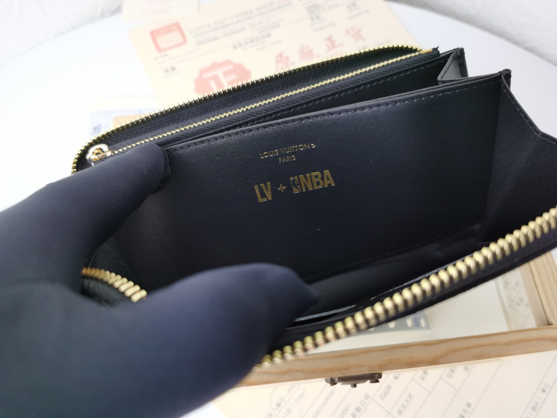 Zippyラウンドファスナー財布 NBAシリーズ M60017 大サイズモノグラム