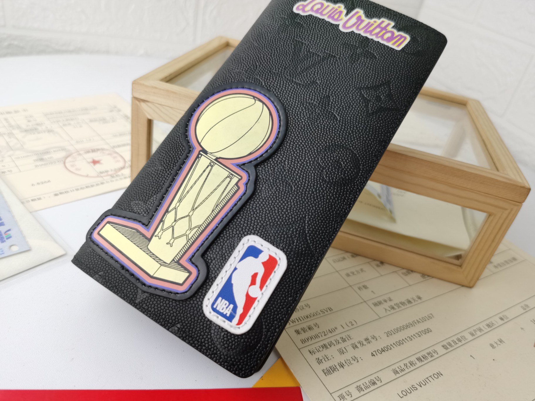 BRAZZA 財布 - 粒面皮革のモノグラムデザインと実用的な収納