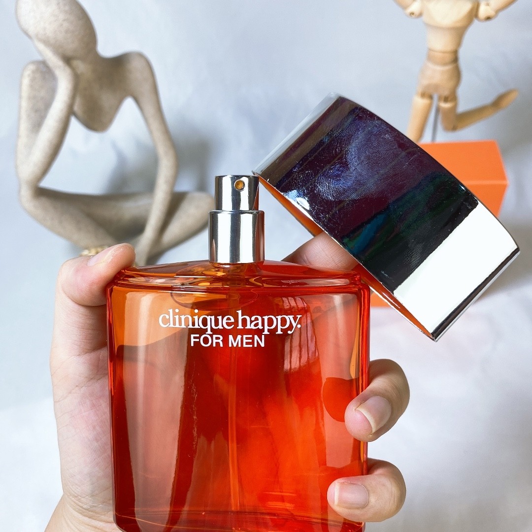 80💰倩碧 快乐男士香水100ml
Clinique Happy, 1999

香调：芳香柑橘调
前调：橘子 青柠 海水 柠檬 绿叶
中调：小苍兰 茉莉 铃兰 玫瑰
后调：柏树 雪松 麝香 愈创木
属性：男香
标签：柑橘 绿叶 芳香植物 海洋