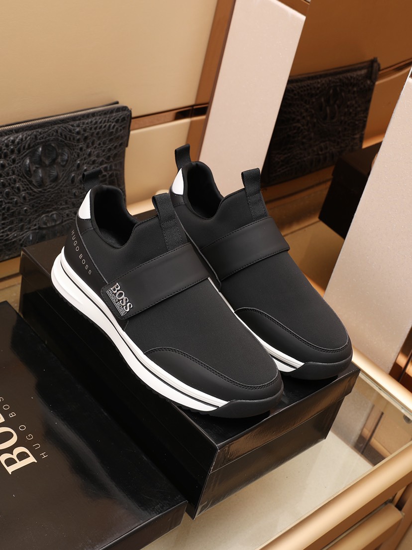 I0  BOSS同步🚹 知名运动品牌隆重上市 以奢华高端设计出货 鞋面采用牛皮搭配原版飞织布➕羊皮垫脚🐑 皮质柔软上，脚绝对舒适💪鞋底全手工打造🤗 时尚 高端品质👑