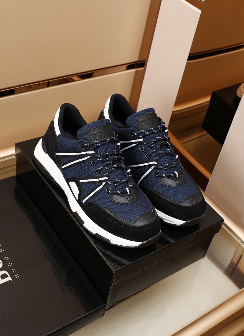 I5  BOSS同步🚹 知名运动品牌隆重上市 以奢华高端设计出货 鞋面采用原版牛仔布➕羊皮垫脚🐑 皮质柔软上，脚绝对舒适💪鞋底全手工打造🤗 时尚 高端品质👑 颜色：黑 蓝 两色😳