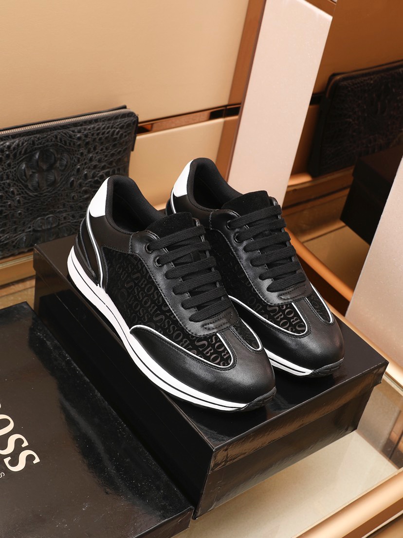 I5  BOSS同步🚹 知名运动品牌隆重上市 以奢华高端设计出货 鞋面采用原版牛仔布➕羊皮垫脚🐑 皮质柔软上，脚绝对舒适💪鞋底全手工打造🤗 时尚 高端品质👑 颜色：黑 蓝 两色😳