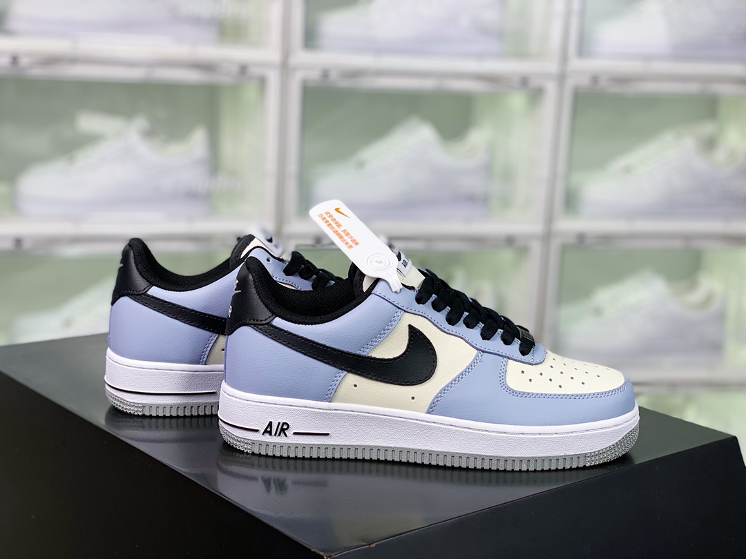 G0 男女鞋真标带半码升级原楦数据开发版型采用硬质粒面牛剖皮革鞋面材质内置全掌air sole气垫自由自造，By You专属定制个性鞋款,耐克Nike By You Air Force 1’07 Low Retro SP空军一号低帮经典百搭休闲运动板鞋“皮革拼接雾霾拿米白黑”CW2288- G0