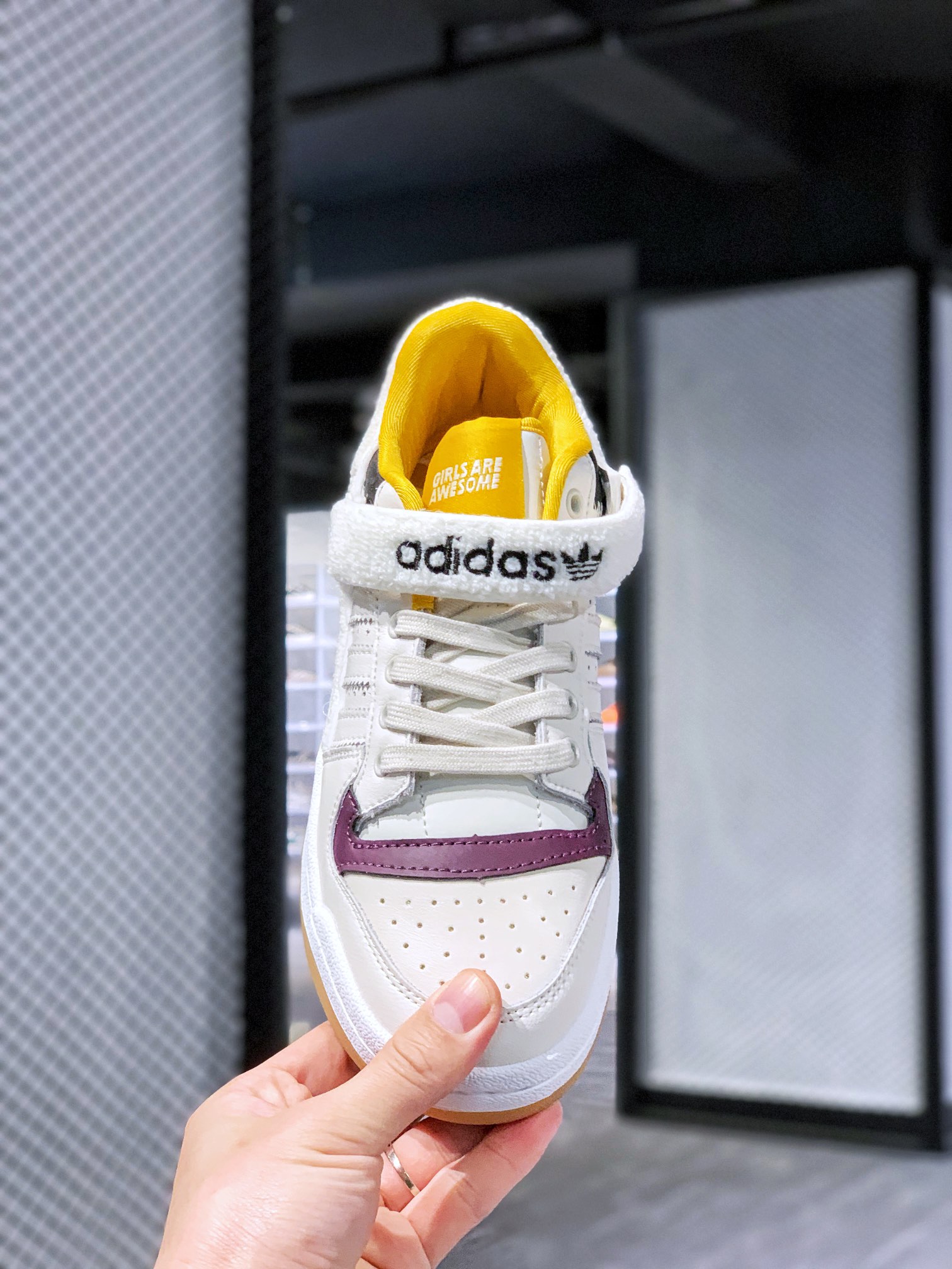 [Adidas Originals Series]Girl Are Awesome x AD Originals Forum Low Off-white y