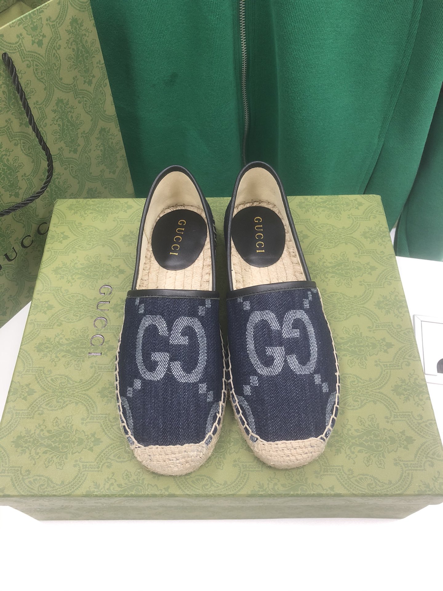 NO:171087,The new women's GG straw-woven fisherman shoes, as the iconic symbol of the brand, the logo elements continue to bring more novelty to the items in a novel and unique way. Each logo contains the brand's unique historical heritage and value pursuit, interpreting the fashion-forward aesthetic concept with an enduring charm. Each series uses a modern perspective to reinvent the brand and interprets the brand logo with continuous changes and experiments. This pattern presents a classic double G letter interwoven pattern with exaggerated techniques that are different from the past, vividly interpreting a variety of ready-to-wear and accessories in the 