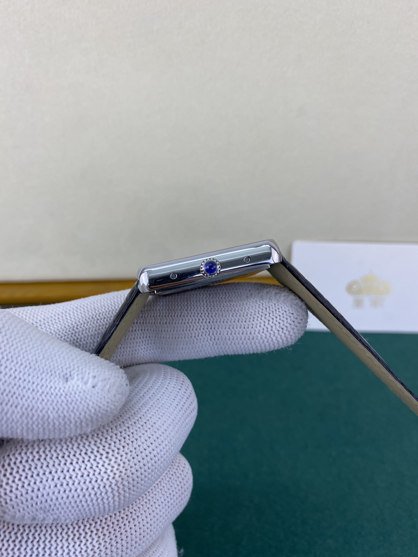 Cartier 皇家 卡地亚坦克系列中号镶钻