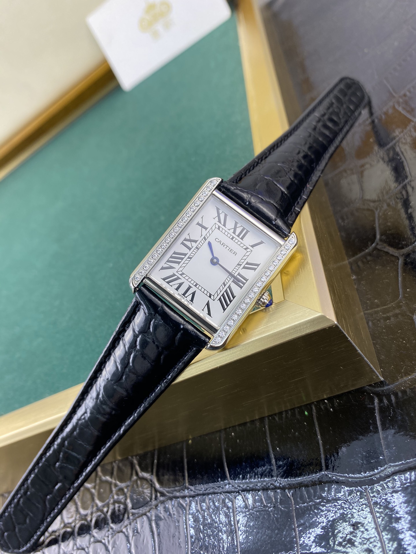 Cartier 皇家 卡地亚坦克系列中号镶钻