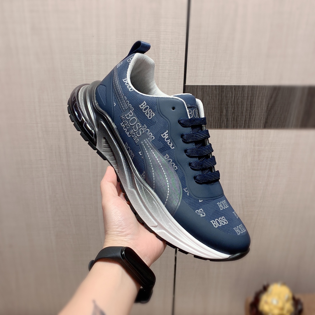 I5   原版1:1 BOSS* 官网•同款高•版本最新•爆款休闲驾车鞋，专柜1:1。顶端品牌[勾引]奢侈～代购，顶级～质量。专柜同卖产品[强]鞋面選用进口透气牛皮搭配弹力布面料材质➕透气羊皮垫里•精细做工。原版个性时尚柔软橡膠耐磨防滑大底，上脚轻巧舒适，实物拍摄🎬實物更好看，a12广州码: 38-44，黑色，白色，蓝色，长期有货