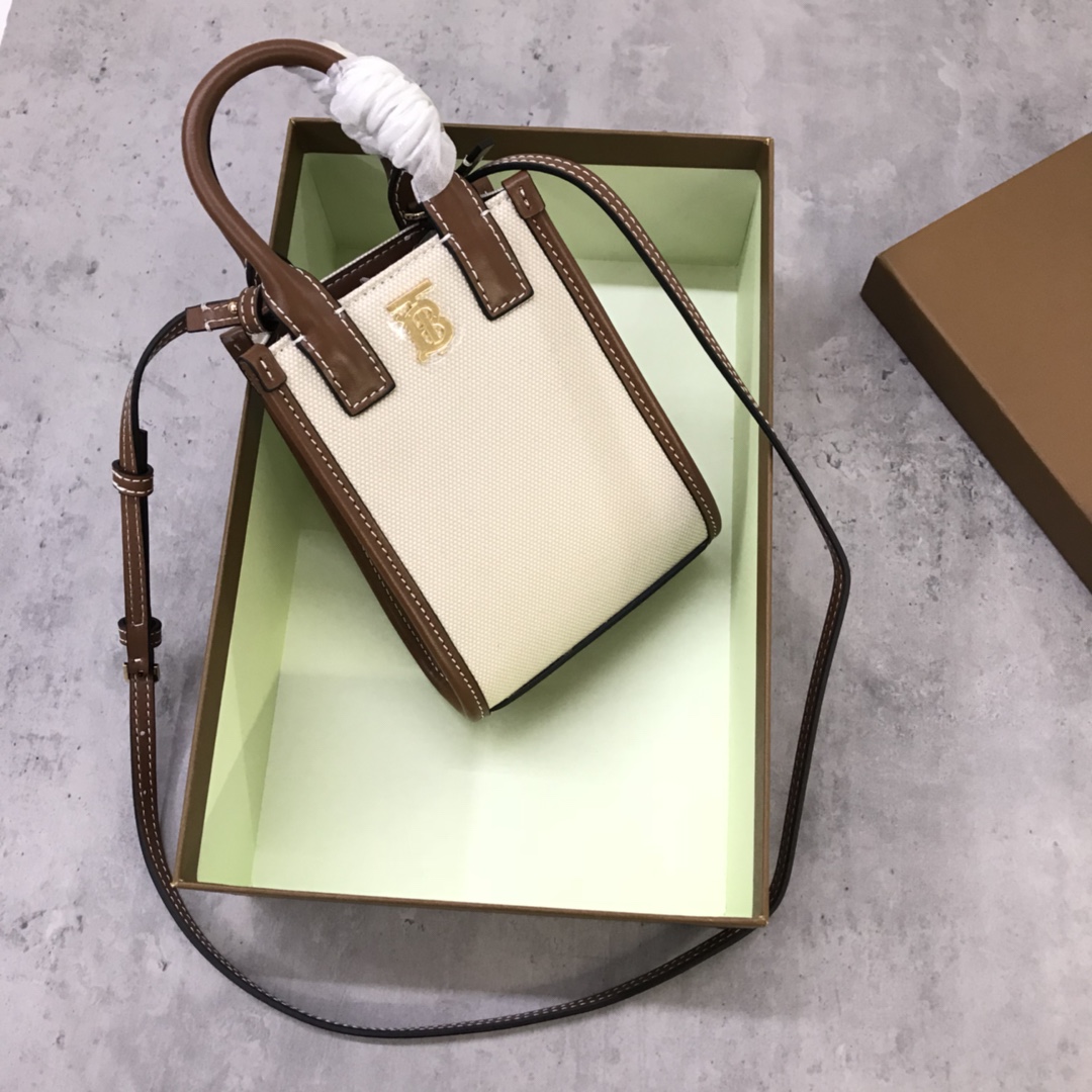25 new product debut Burberry original factory B's compact body style reinterpretation of the brand "Frances Tote Bag", exquisite mobile phone ba