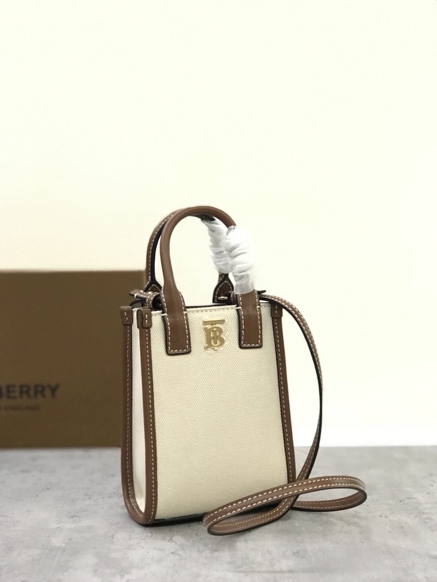 25 new product debut Burberry original factory B's compact body style reinterpretation of the brand "Frances Tote Bag", exquisite mobile phone ba
