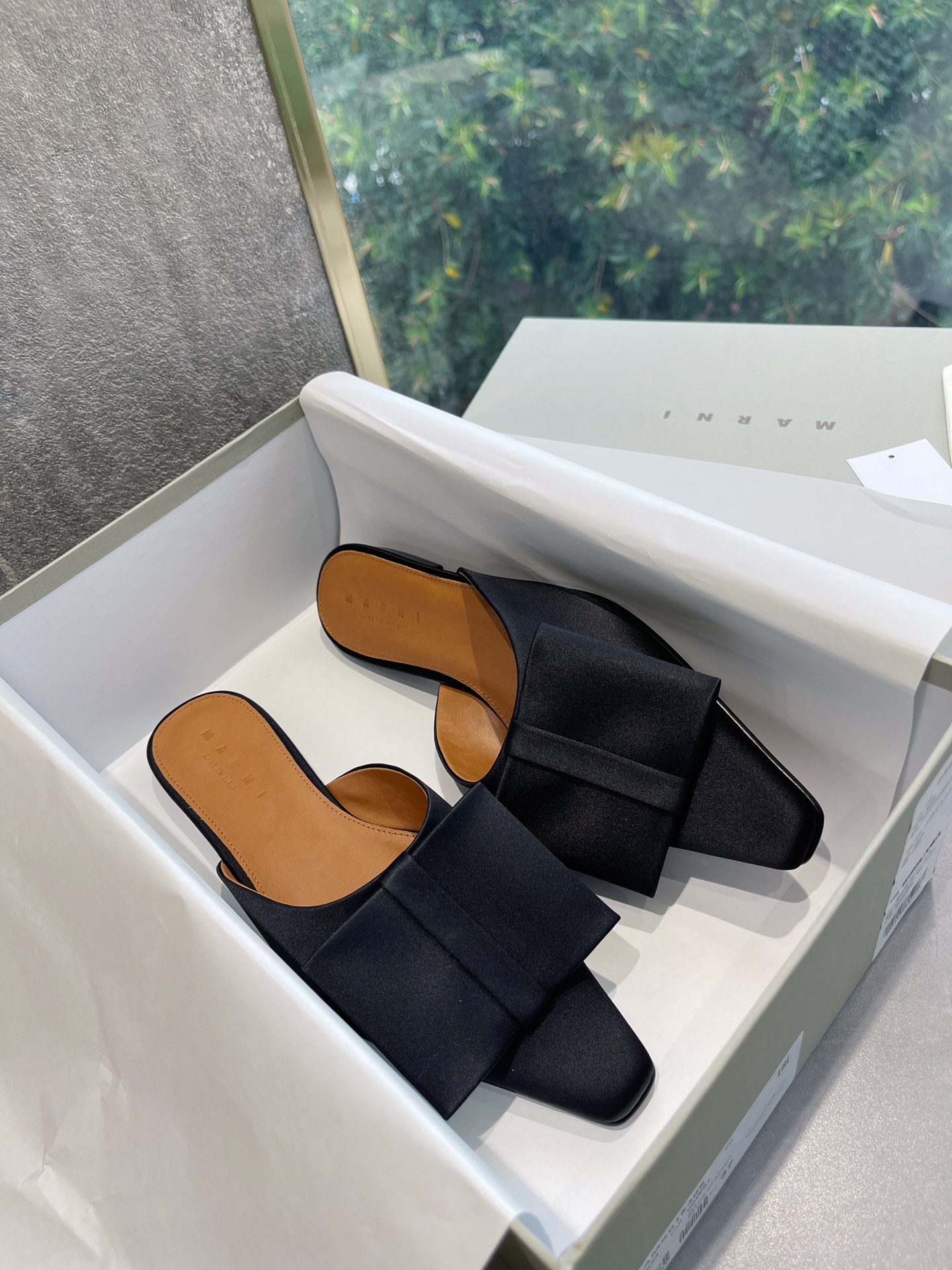 “Exclusive Manrimani 2022 Spring Shoes: Top Edition Surrogates, Original Design”