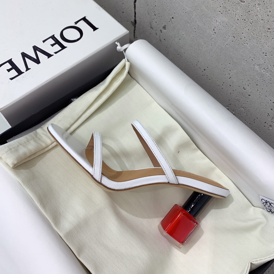 Loewe 2022 Show-Off Sandals: Unique Artistic Design with Premium Materials