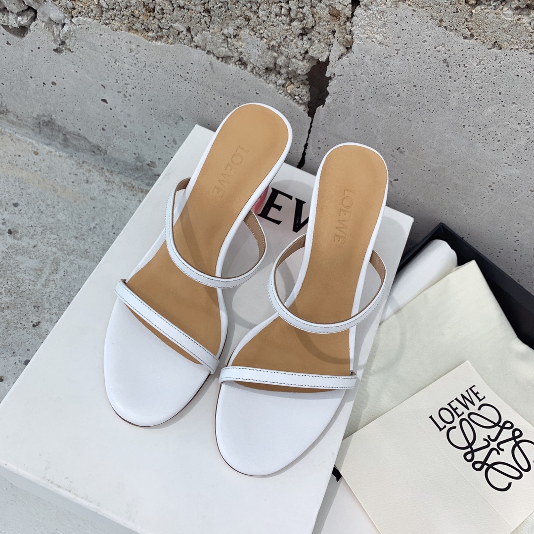 “Loewe 2022 Show-Off Sandals: Unique Artistic Designs with Premium Materials” - 图片 2