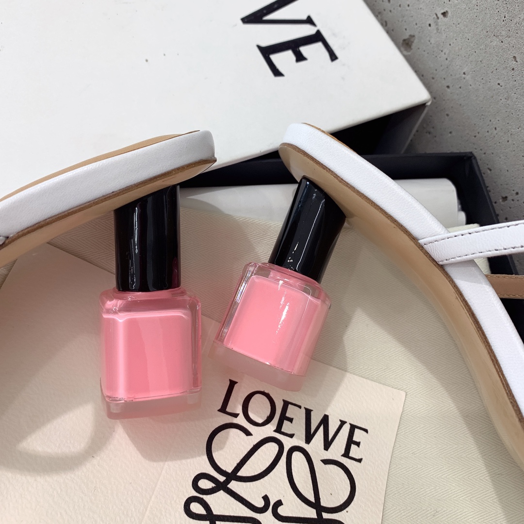“Loewe 2022 Show-Off Sandals: Unique Artistic Designs with Premium Materials” - 图片 6