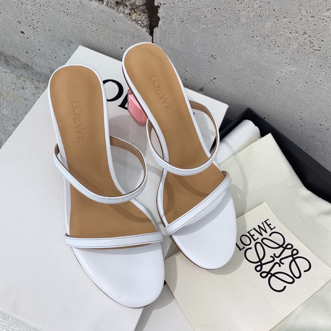 “Loewe 2022 Show-Off Sandals: Unique Artistic Designs with Premium Materials” - 图片 4