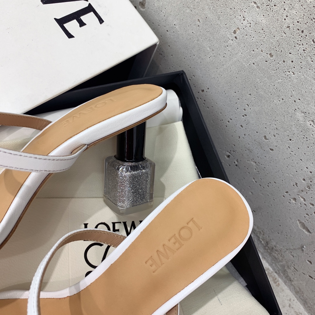 Loewe’s 2022 Show-Off Sandals: Artistic, Unique, and High-Quality Craftsmanship - 图片 7