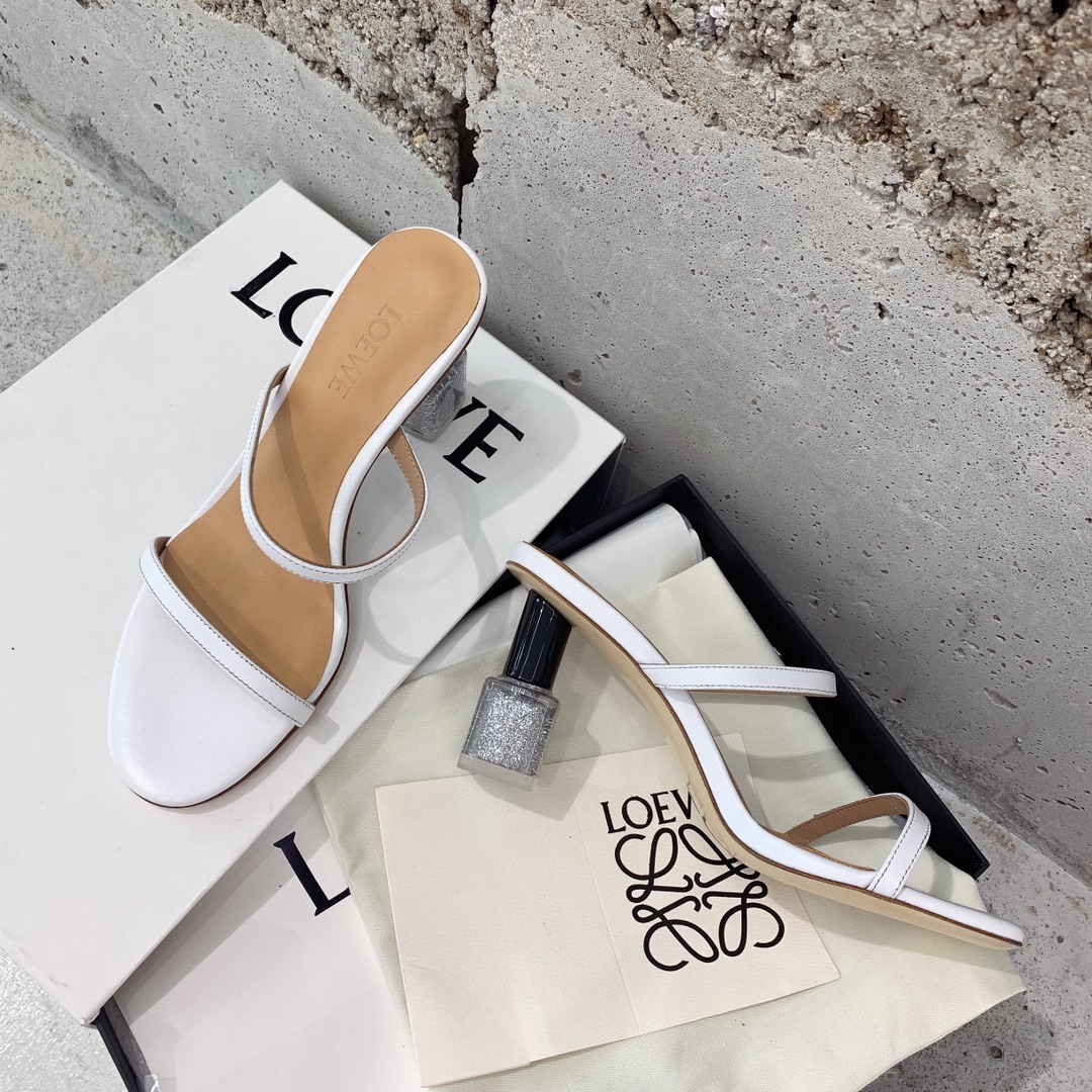 Loewe’s 2022 Show-Off Sandals: Artistic, Unique, and High-Quality Craftsmanship - 图片 4