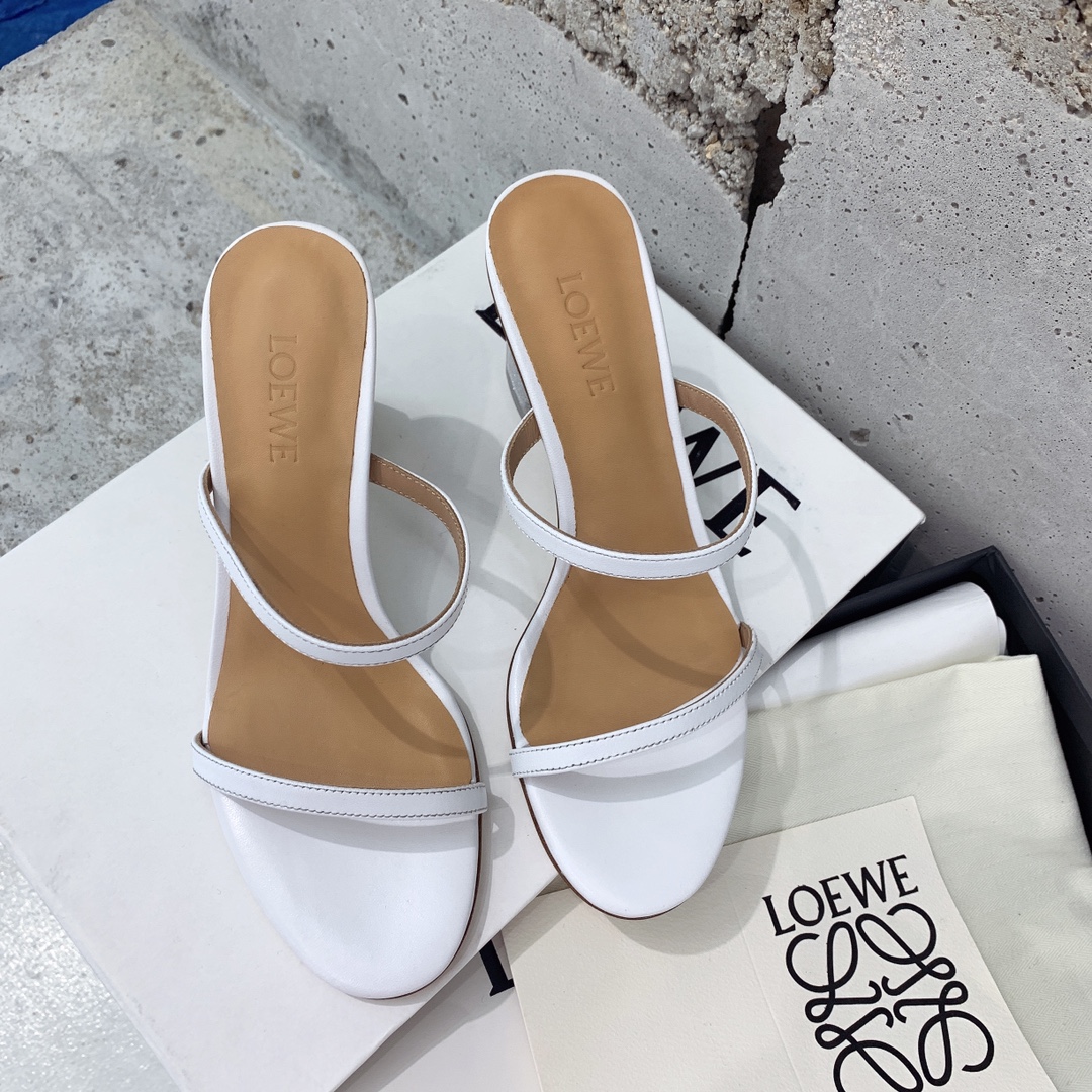 Loewe’s 2022 Show-Off Sandals: Artistic, Unique, and High-Quality Craftsmanship - 图片 3