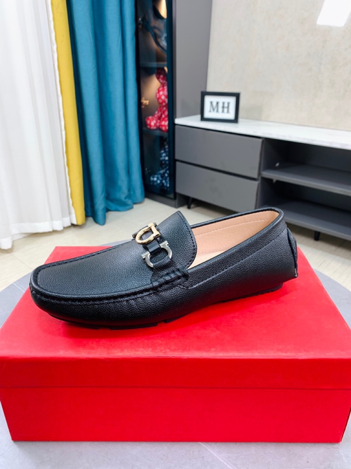 I0  菲拉格慕Ferragamo高端品质架豆豆鞋上．风格华贵典雅，实用性和款式并重，我们异常关注质量和细节，鞋楦皮料，做工舒适度都毫不逊色，材质：鞋面进口头层磨砂软牛皮➕真皮内里，