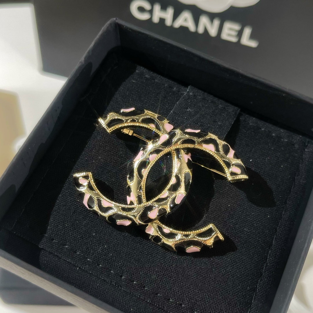 新款☑️CHANEL香奈儿双c豹纹胸针