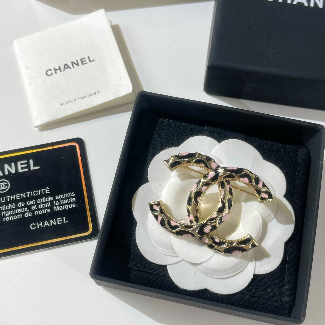 新款☑️CHANEL香奈儿双c豹纹胸针