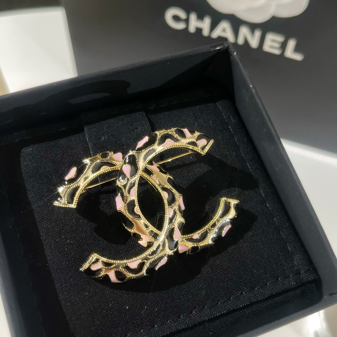 新款☑️CHANEL香奈儿双c豹纹胸针