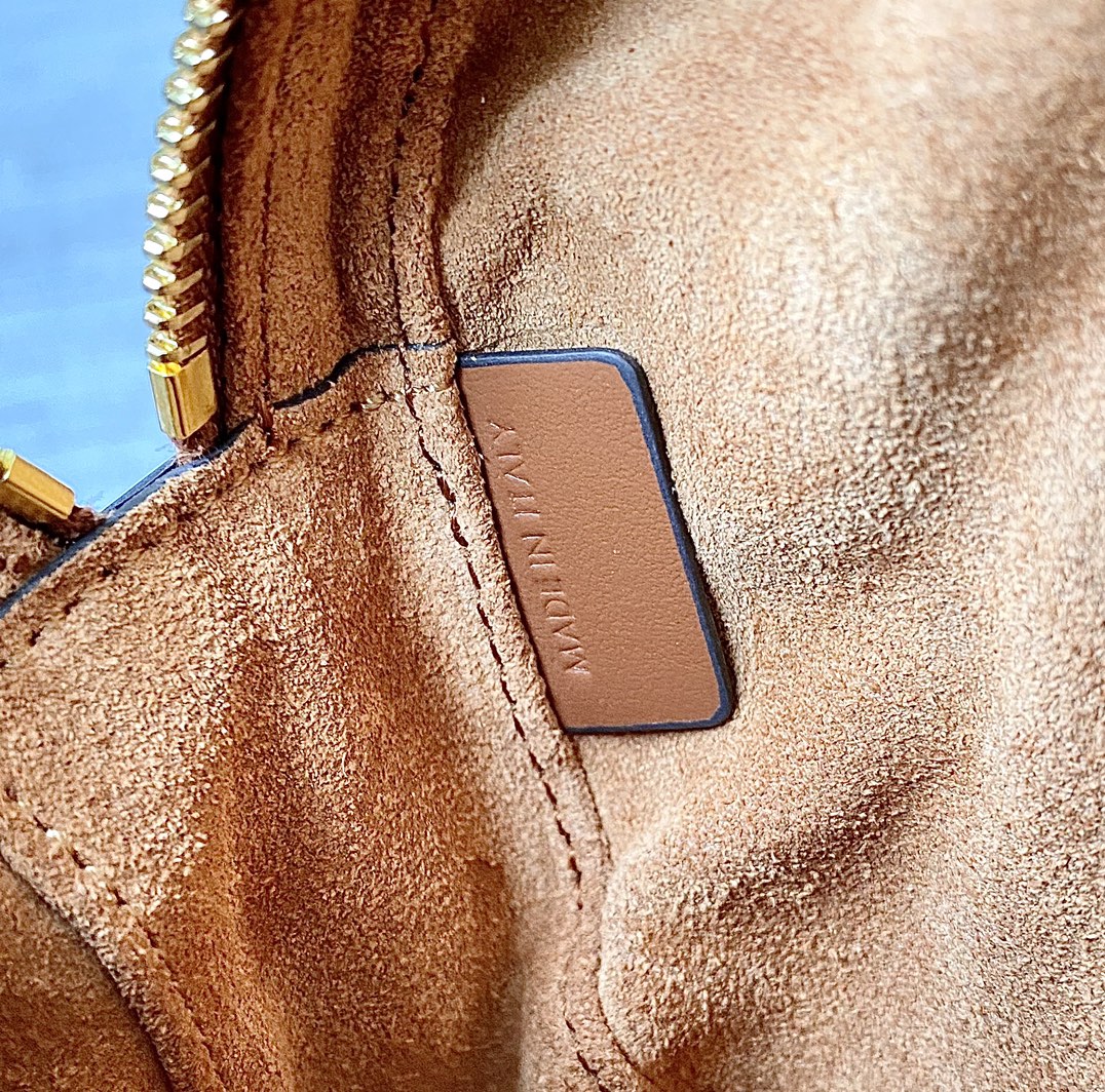 CELINE 2022年情人节限量新年胶囊系列心形手包 198222焦糖色