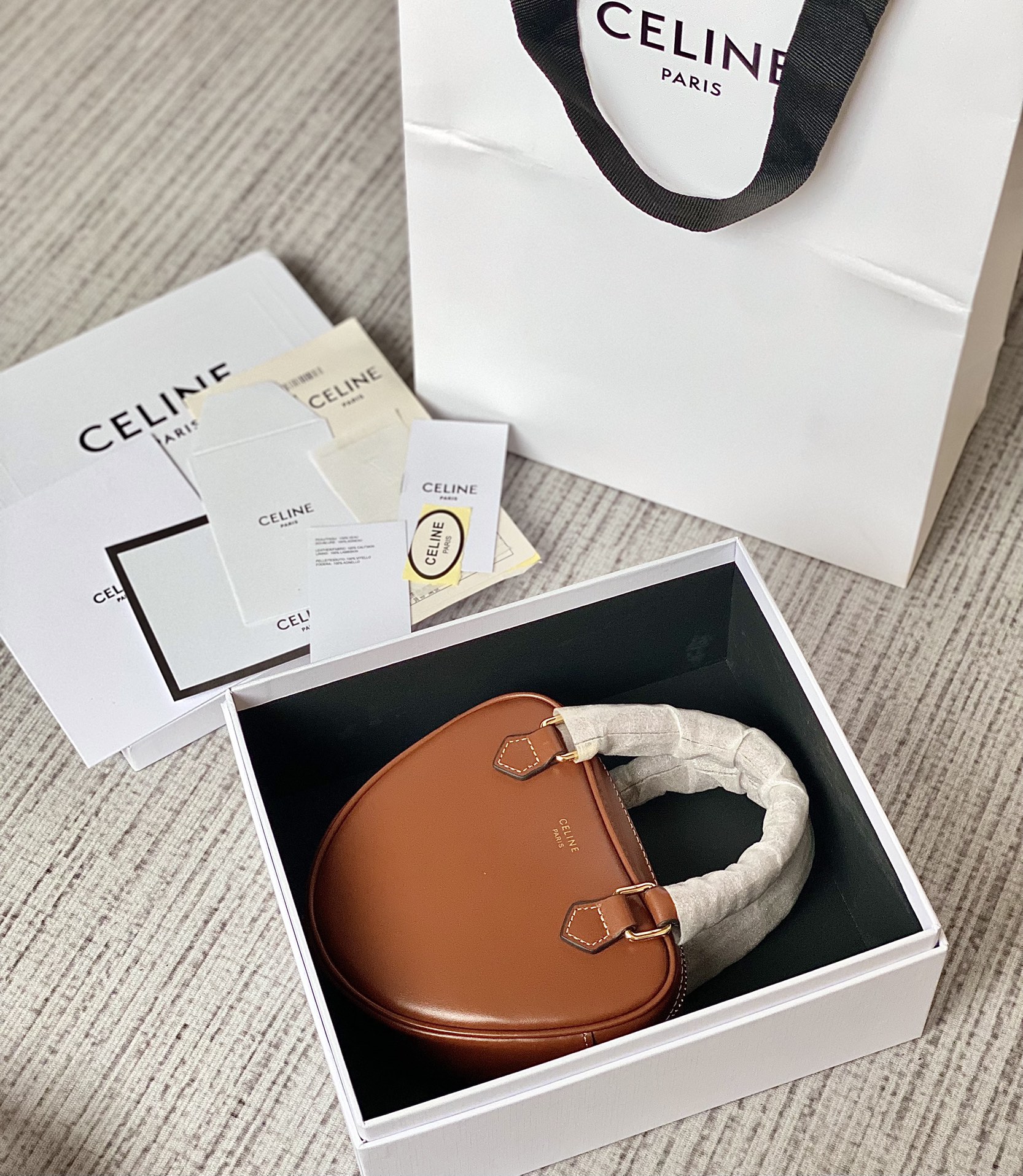 CELINE 2022年情人节限量新年胶囊系列心形手包 198222焦糖色