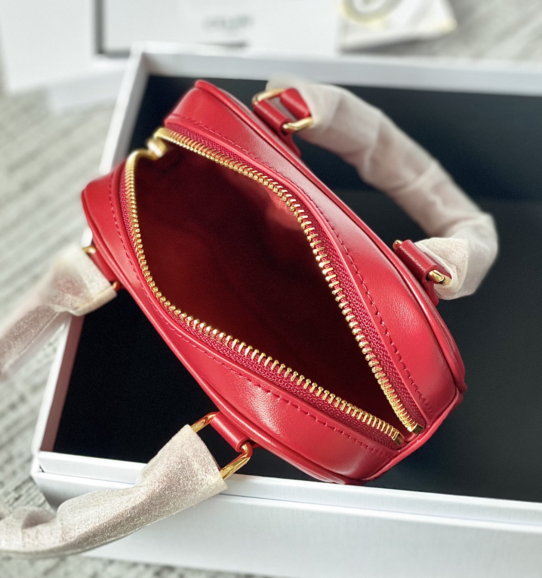 CELINE 2022年情人节限量新年胶囊系列心形手包 198222红色