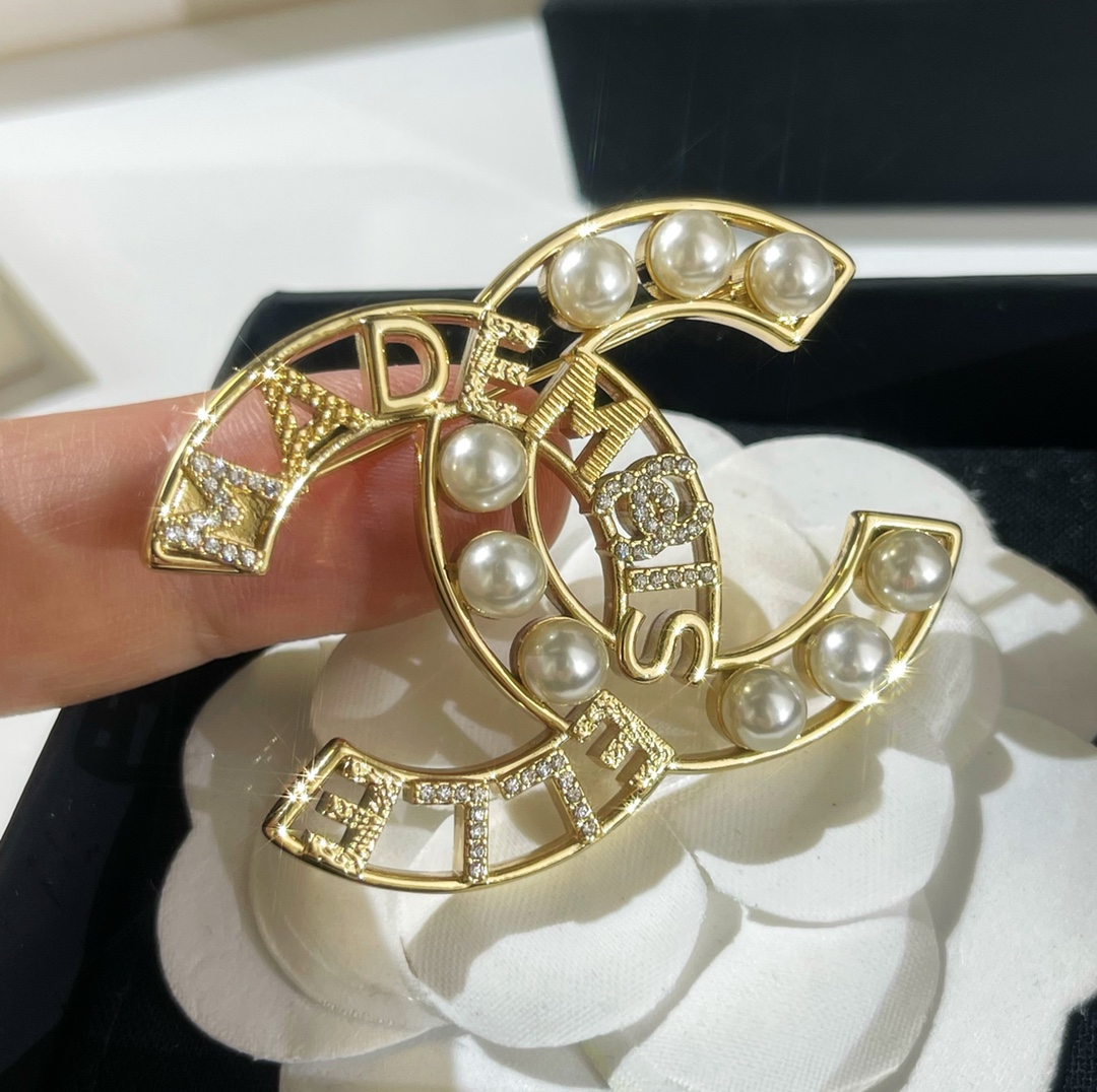 新款☑️CHANEL香奈儿双c字母MADEM SELLE珍珠胸针