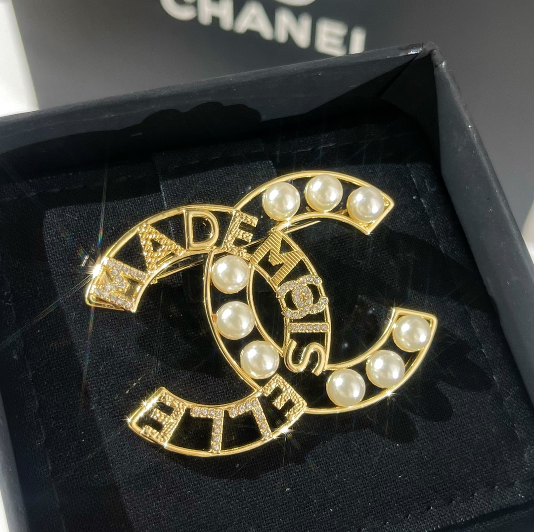 新款☑️CHANEL香奈儿双c字母MADEM SELLE珍珠胸针