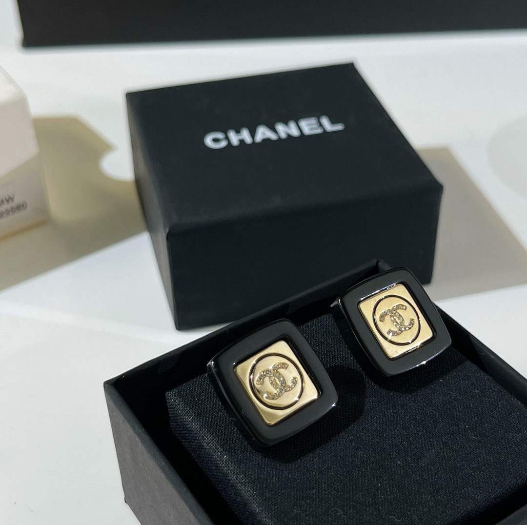 新款☑️CHANEL香奈儿双c耳钉耳环