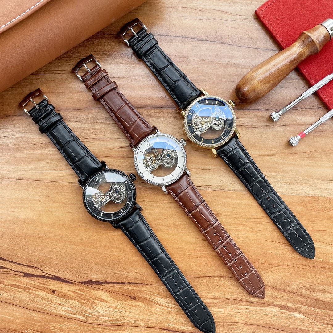 上手效果极佳 销量冠军 简约精致热卖 最新： 劳力士 Rolex 精品推荐镂空新品 类型：精品男士腕表 材质：真牛皮表带 机芯：高端全自动机械机芯 镜面：矿物质强化玻璃更高清 品味高雅 浩瀚大气 匠心独运 腕间瑰宝 纯自然光拍摄 零P图 尺寸：直径41mm厚12mm